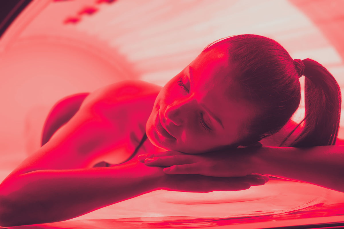 Terapia de luz roja: para qué sirve, beneficios y efectos en la piel